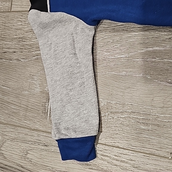 Colts one piece - Picture 5 of 8